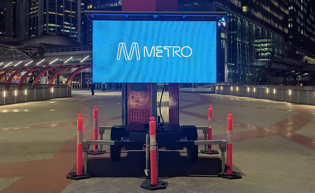 Mobile Outdoor Media solar ad trailer metro 1024x628px