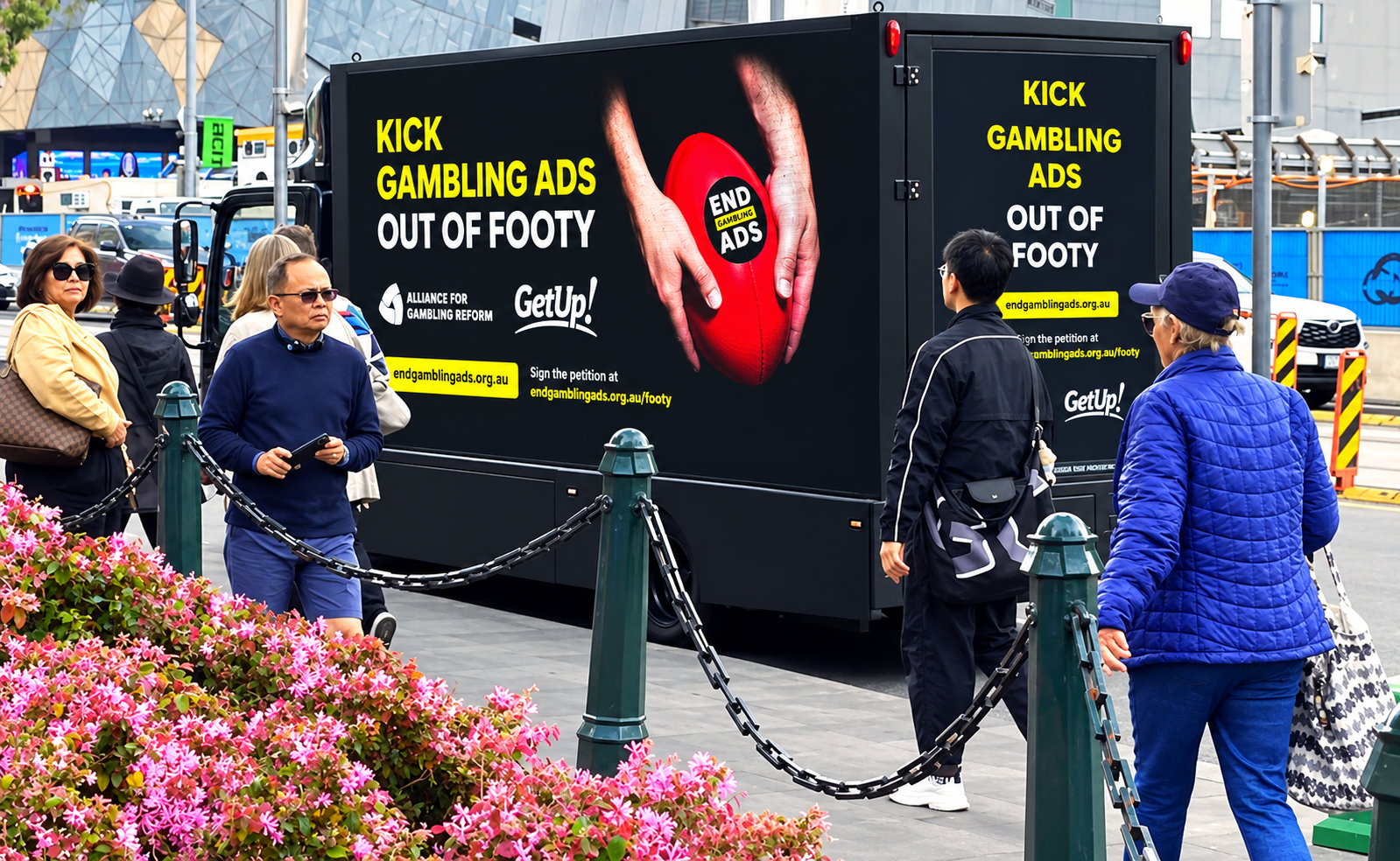 Digital Mobile Billboards Mobile Outdoor Media (5)